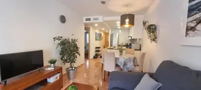 Una televisión o centro de entretenimiento en Homes of Spain, Apartamentos Paraíso Vera Playa, Ed Fatu Hiva Bajo con PISCINA PRIVADA y jardín privado en PRIMERA LINEA de Vera Playa, WIFI