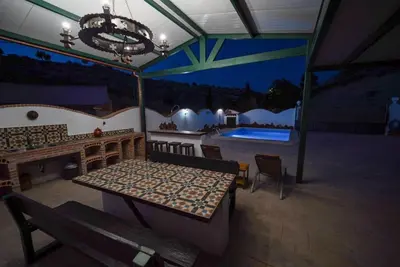 Piscina en o cerca de CASA CUEVA LOS HONORIOS