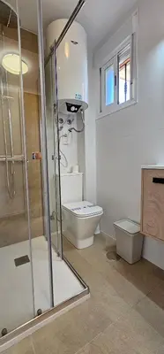 Un baño de Homes of Spain, Apartamentos Paraíso Vera Playa, Fatu Hiva, Bajo A con piscina privada en jardín privado, PRIMERA LINEA de PLAYA, WIFI