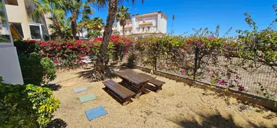 Jardín al aire libre en Homes of Spain, Apartamentos Paraíso Vera Playa, Fatu Hiva, Bajo A con piscina privada en jardín privado, PRIMERA LINEA de PLAYA, WIFI