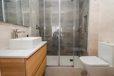 Un baño de Expoholidays- Primera linea de playa Palmeral