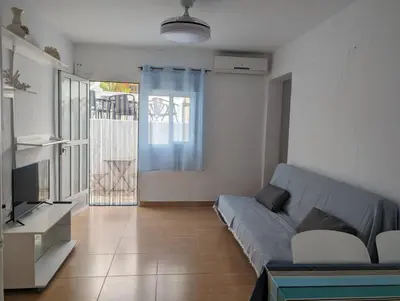 Una televisión o centro de entretenimiento en Playa a 1 minuto Apto en Agua Amarga Cabo de Gata