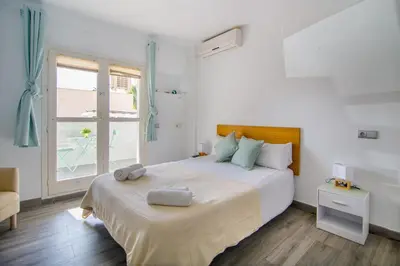 Cama o camas de una habitación en Natura Mediterranea estudio naturista primera linea con piscina
