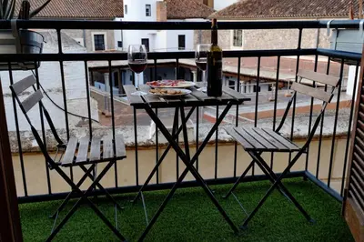 Un balcón o terraza de LifeHouse Cathedral * Free Parking* SuperiorWiFi*