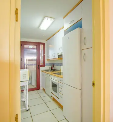 Una cocina o zona de cocina en Mediterranea 2 Vera Playa Jardines tus momentos frente al mar