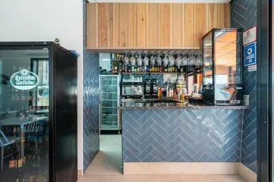 El salón o zona de bar de Hotel Cala Arena
