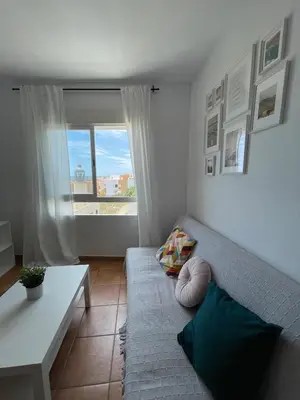Zona de estar de Apartamento y Piso frente al mar con vistas en Garrucha