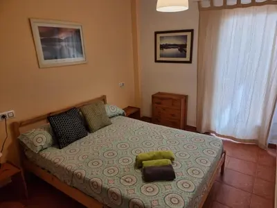 Cama o camas de una habitación en Casa Baja naturista con patio en primera linea!