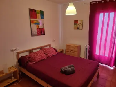 Cama o camas de una habitación en Casa Baja naturista con patio en primera linea!