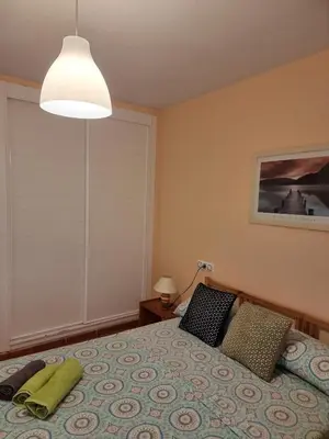 Cama o camas de una habitación en Casa Baja naturista con patio en primera linea!