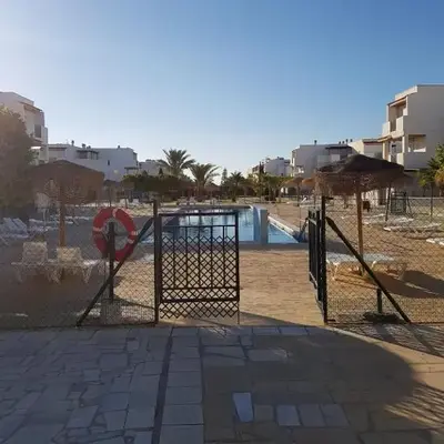 Casa Baja naturista con patio en primera linea!