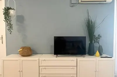 Una televisión o centro de entretenimiento en Lux&Cool Zapillo