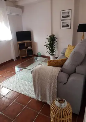 Una televisión o centro de entretenimiento en Vera Playa Naturista PLENO SOL