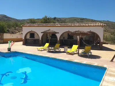 Piscina en o cerca de Benavilla