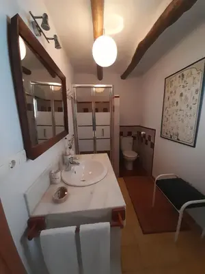 Un baño de Casa-Huerto La Juana