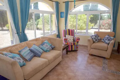 Zona de estar de Casa Ana - delightful semi-detached villa with large swimming pool, tennis court and huge gardens plus Free wifi