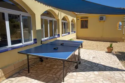 Instalaciones para jugar al ping pong en Casa Ana - delightful semi-detached villa with large swimming pool, tennis court and huge gardens plus Free wifi o alrededores
