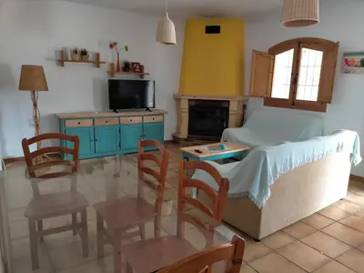 Una televisión o centro de entretenimiento en Casas la Noria