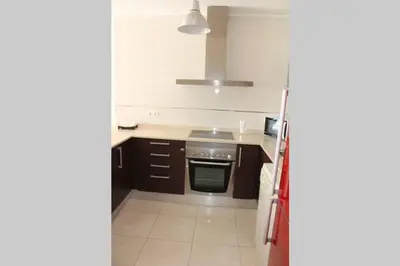 Una cocina o zona de cocina en Bonito apartamento en primera línea de campo de golf y vistas al mar