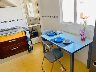 Una cocina o zona de cocina en Encantador ático con chimenea y piscina en Almería
