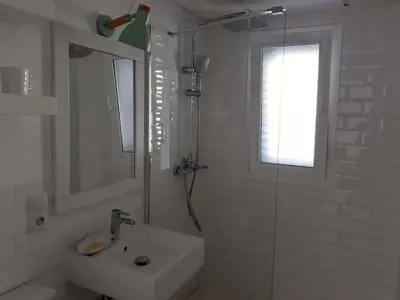 Un baño de Precioso Apartamento a 20 metros del mar