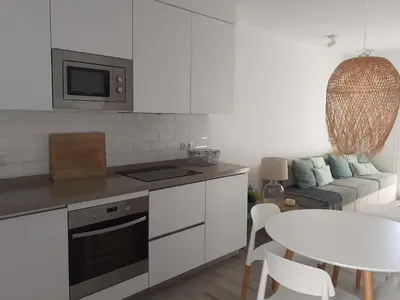 Una cocina o zona de cocina en Precioso Apartamento a 20 metros del mar