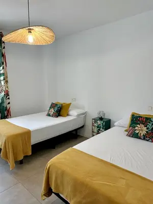 Cama o camas de una habitación en OCEAN APARTAMENT !! 1ª Línea del Mar, piscina, parking, wifi