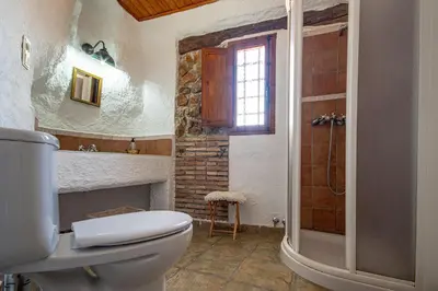 Un baño de Alojamiento Cuevas Victoria