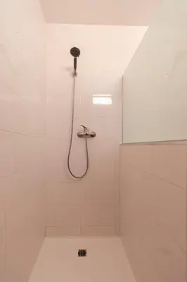 Un baño de Icon Center