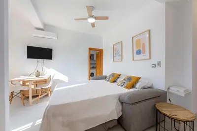 Una televisión o centro de entretenimiento en lux&Cool Paseo Marítimo