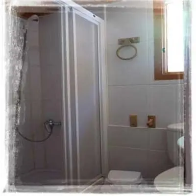 Un baño de Cabañas Negratín