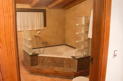 Un baño de Alhanda Apartahotel