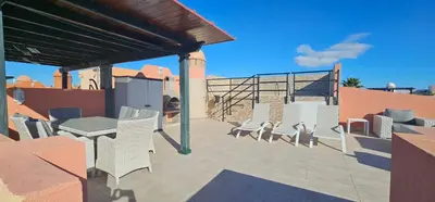 Un balcón o terraza de Homes of Spain, Apartamentos Paraíso, Ed Palmerston, Atico O, Suite con Piscina Privada en solárium, vistas al mar, a 50 m de la playa, WIFI