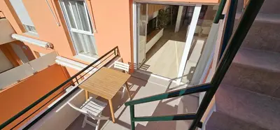 Un balcón o terraza de Homes of Spain, Apartamentos Paraíso, Ed Nuku Hiva, Atico H con Piscina Privada en solárium, a pie de playa, WIFI