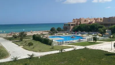 Piscina en o cerca de Casa baja preciosa con jardín privado en primera línea naturista!