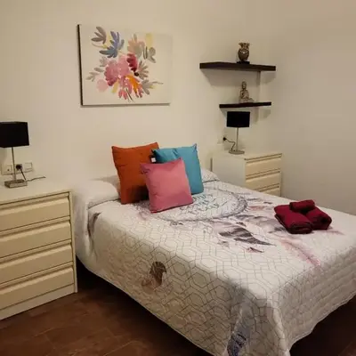 Casa baja preciosa con jardín privado en primera línea naturista!