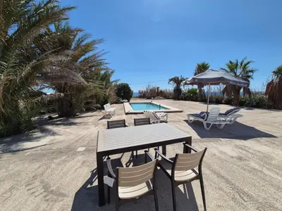 Piscina en o cerca de Cortijo El Guarda
