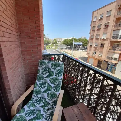 Un balcón o terraza de APARTAMENTO ZAPILLO ALMERIA 100 METROS DE LA PLAYA
