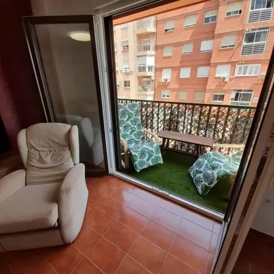 Un balcón o terraza de APARTAMENTO ZAPILLO ALMERIA 100 METROS DE LA PLAYA