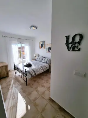 Cama o camas de una habitación en South Facing Apartment, Fantastic Sea Views,Terrace, 300m beach
