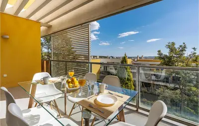 Un balcón o terraza de 2 Bedroom Beautiful Apartment In Vera