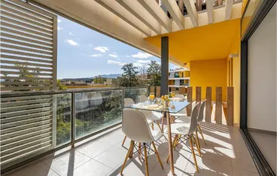 Un balcón o terraza de 2 Bedroom Beautiful Apartment In Vera