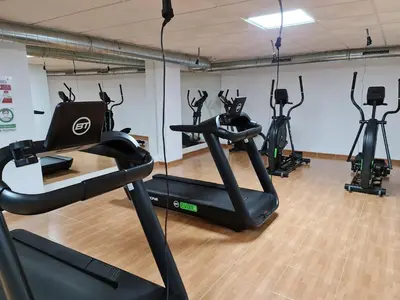 Gimnasio o instalaciones de fitness de Sybarix Apartment: Precioso apartamento con vistas al golf y el mar