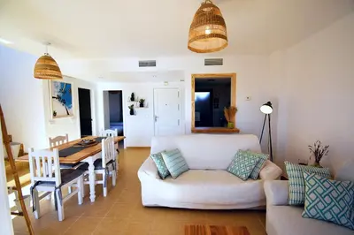 Zona de estar de Marinas Sunset - Tu Dúplex con Solarium Privado!
