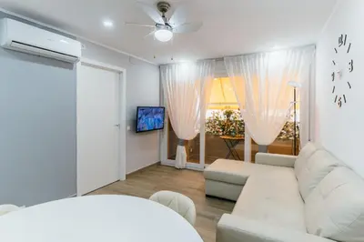 Una televisión o centro de entretenimiento en Trendy Homes Federico García Lorca - Moderno, céntrico y silencioso
