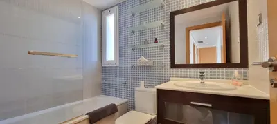 Un baño de Homes of Spain, Atico Lomas del Mar V con vistas al mar y solárium grande, WIFI