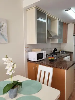 Una cocina o zona de cocina en Ático dúplex en primera línea con piscina privada!