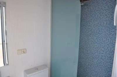 Un baño de 16:9 Villa Agua Amarga