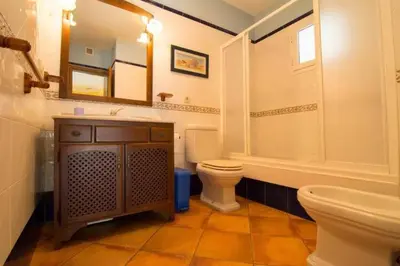 Un baño de 16:9 Villa Agua Amarga
