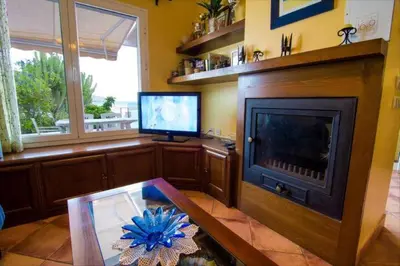 Una televisión o centro de entretenimiento en 16:9 Villa Agua Amarga